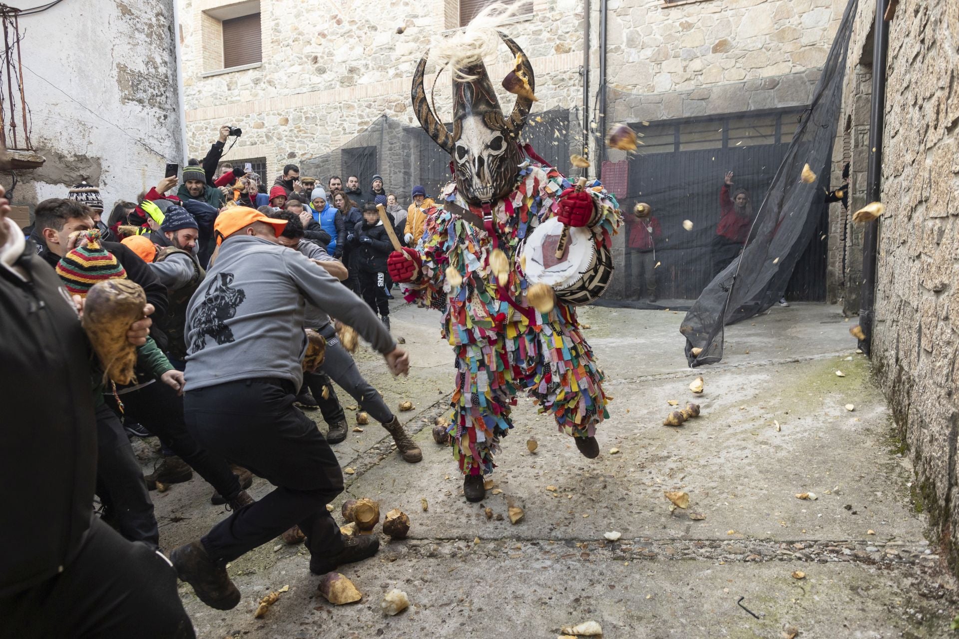 Toneladas de nabos caen sobre Jarramplas