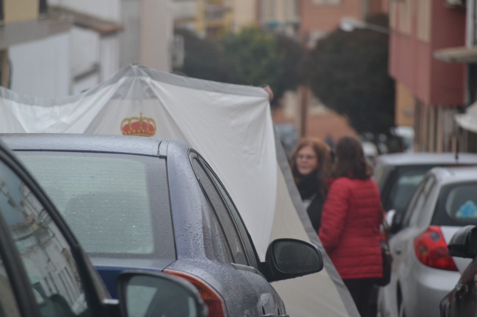 Miembros de la comitiva judicial, durante la reconstrucción del homicidio. 