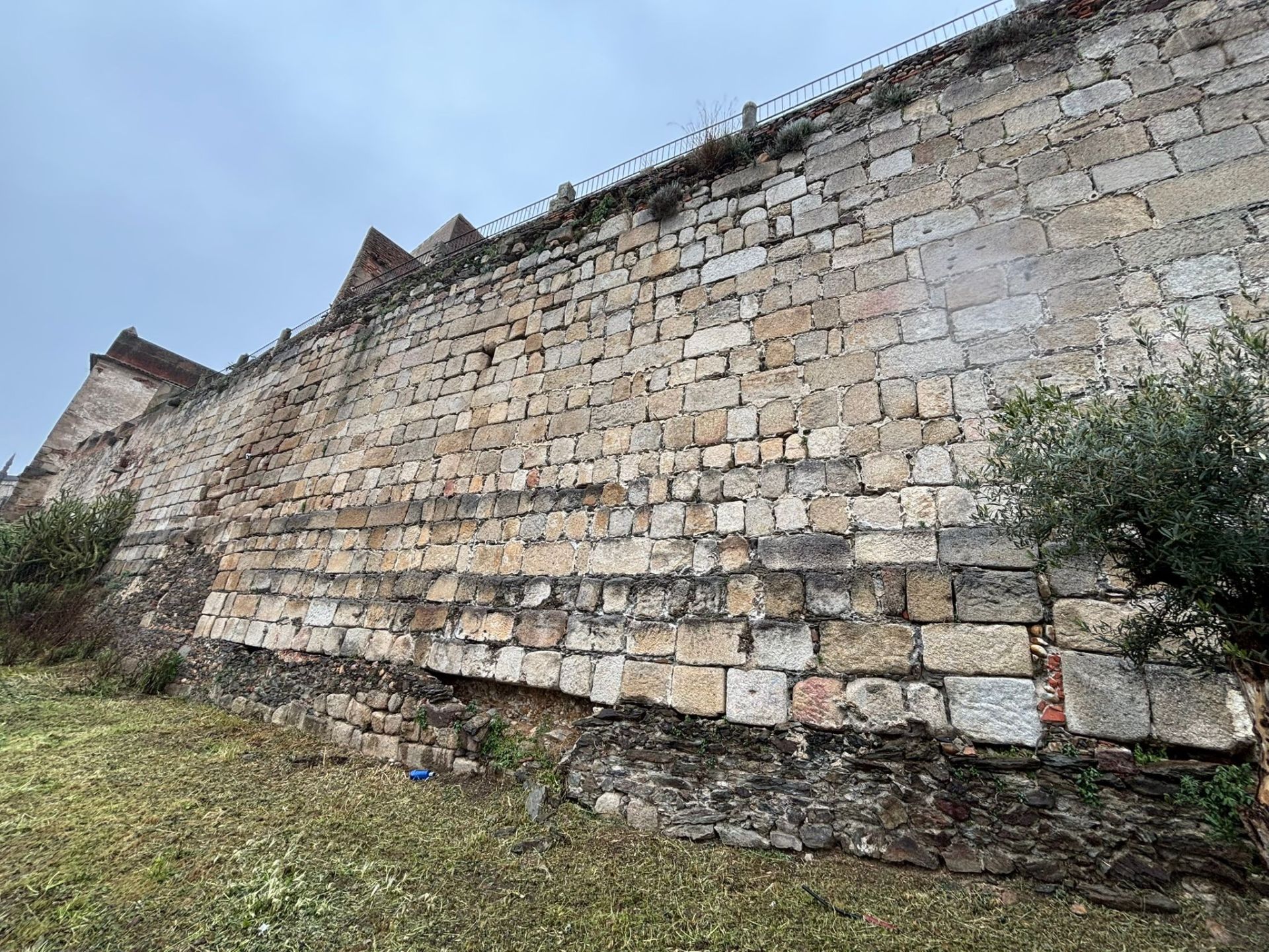 Estado actual de la muralla romana de Coria