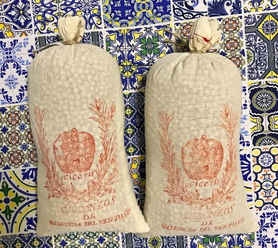 Saco de dos kilos de garbanzos de Valencia del Ventoso.