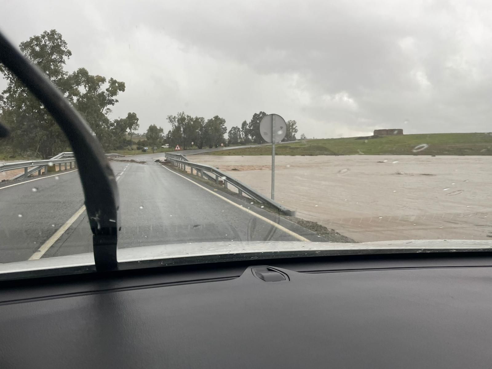 Carretera de Ahillones a Valverde de Llerena.