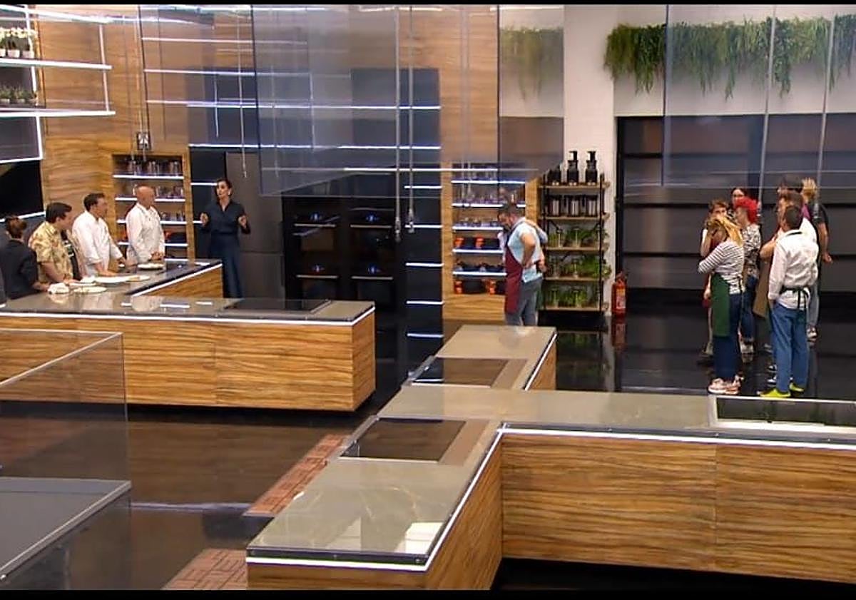 Imagen principal - El cacereño celebró su participación en el programa.