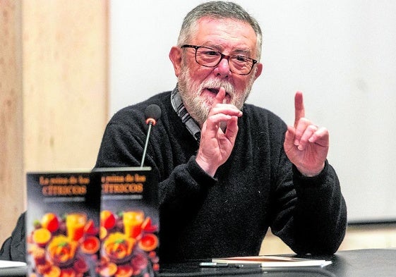 Valentín Domínguez presentó el recetario 'La Reina de los cítricos'.