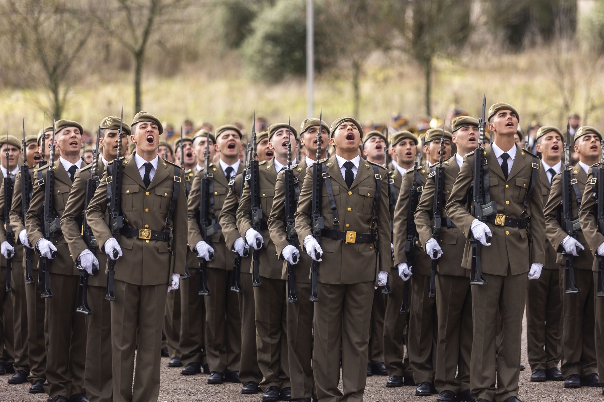 Fotos | Búscate en la jura de bandera en el Cefot de Cáceres
