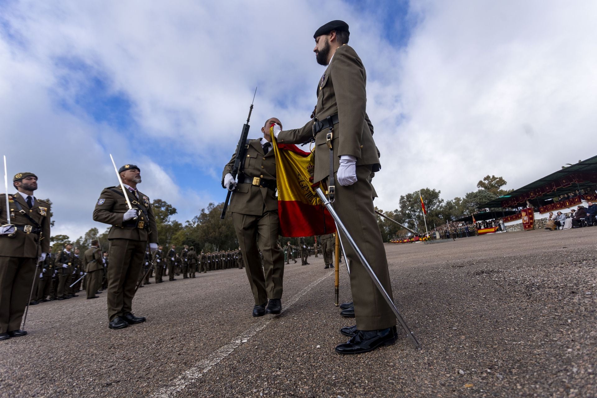 Fotos | Búscate en la jura de bandera en el Cefot de Cáceres