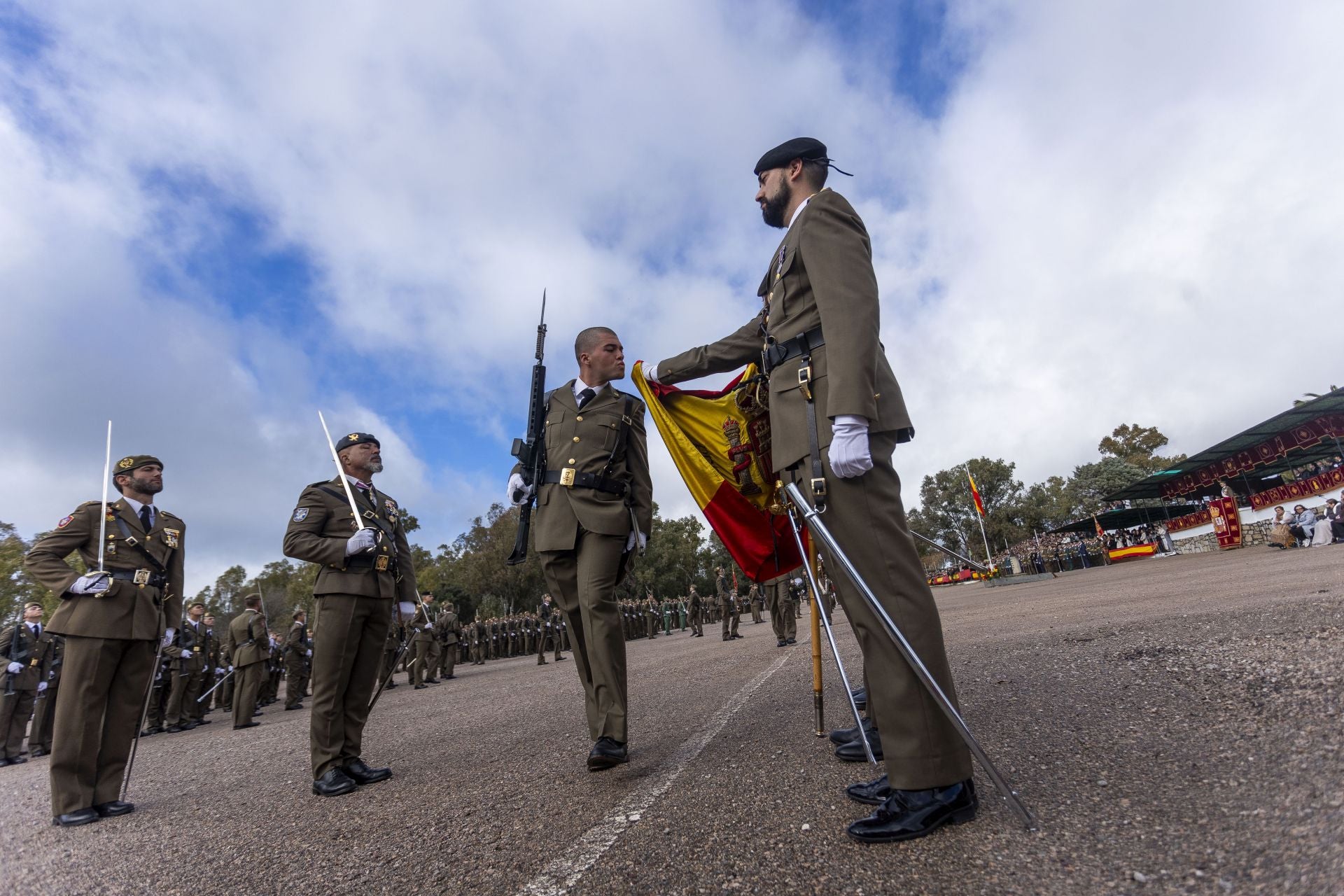 Fotos | Búscate en la jura de bandera en el Cefot de Cáceres