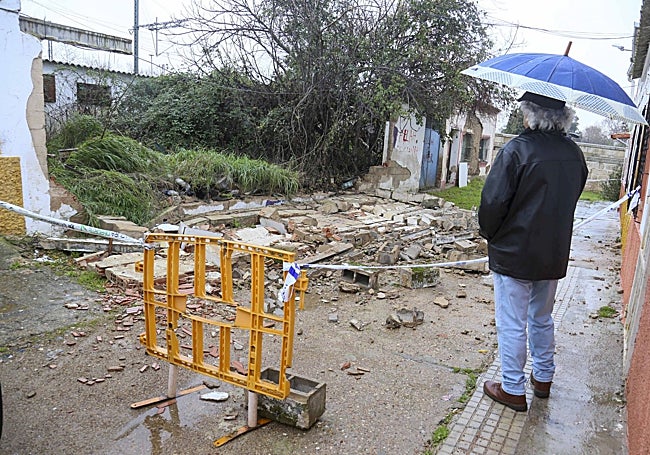 Casa derrumbada en la calle Huerta de Velázquez, junto al acueducto de Los Milagros.
