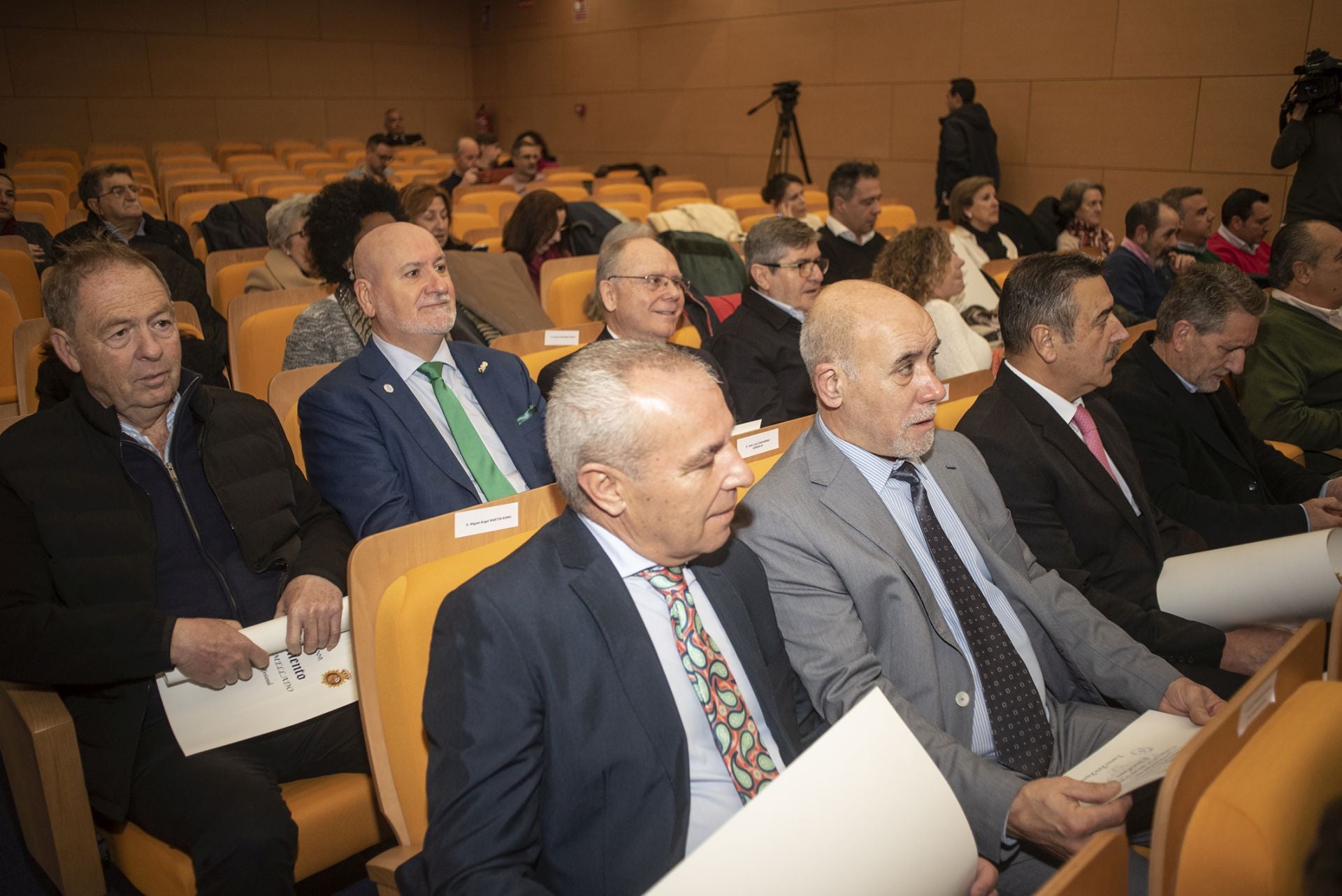 Fotos | La Policía Nacional reconoce a los trece agentes jubilados en Extremadura en 2024