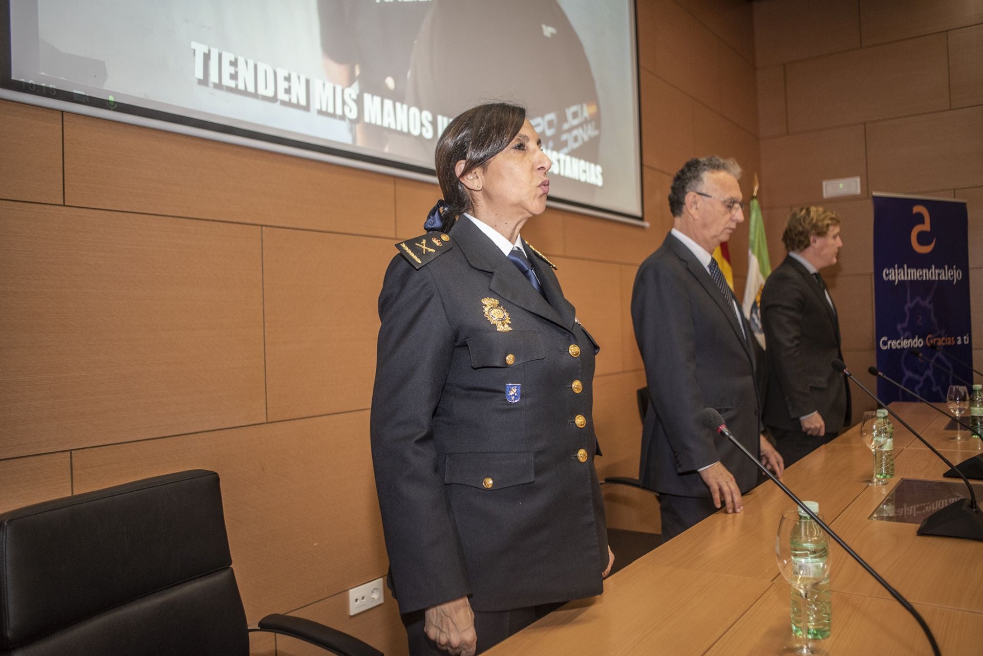 Fotos | La Policía Nacional reconoce a los trece agentes jubilados en Extremadura en 2024