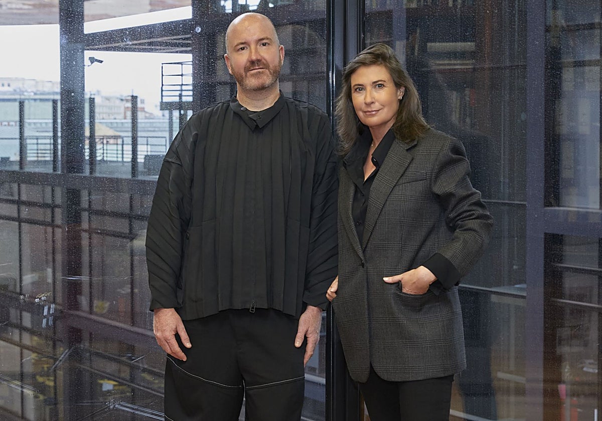 Manuel Segade, director del Reina Sofía, y Sandra Guimarães, directora del Helga de Alvear.
