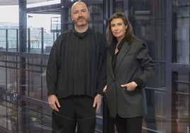 Manuel Segade, director del Reina Sofía, y Sandra Guimarães, directora del Helga de Alvear.