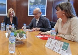 Reunión de representantes de UGT con la consejera Elena Manzano.