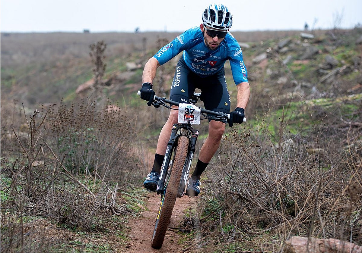 Luca Pérez durante la prueba del Tour of Giants en Campo de Criptana.
