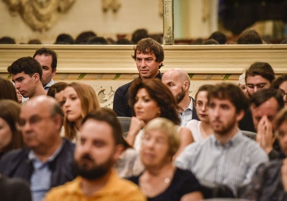 David Sánchez, sentado en la última fila del salón de plenos de la Diputación en un acto de los conservatorios en 2017.