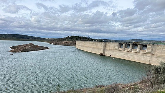 La presa de Alange recoge agua para el consumo de 75.000 personas en algo más de un año