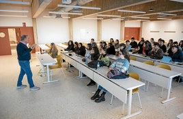 Los estudiantes de primero de Medicina estrenando su nueva clase.