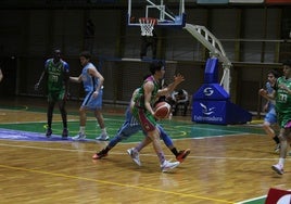 Partido entre el Electromercantil Plasencia y BB Baloncesto Badajoz.