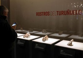 Rostros del Turuñuelo en la Sala de Novedades del Museo Arqueológico Nacional.