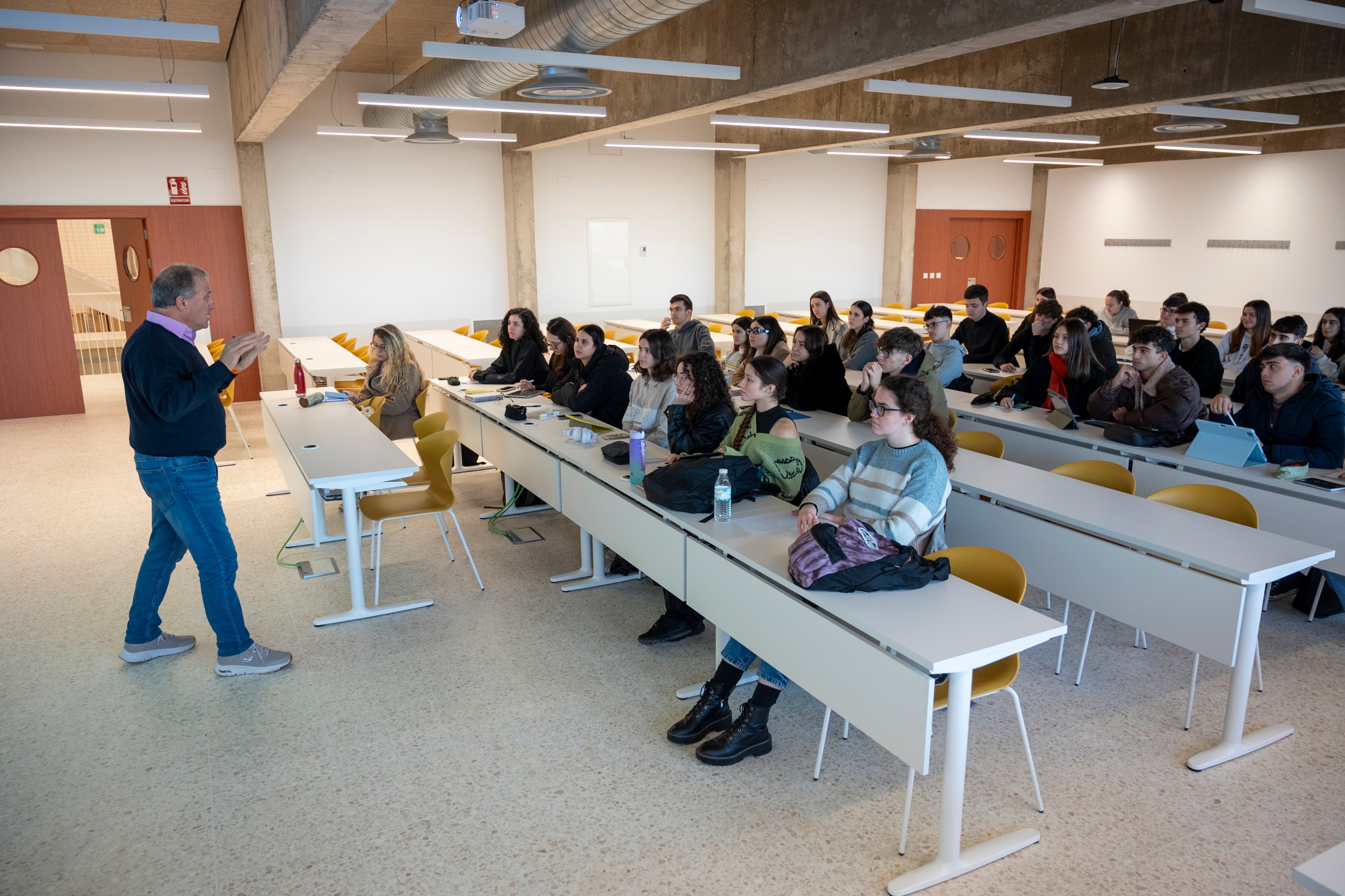 Fotos | Los estudiantes de Medicina, Enfermería y Fisioterapia estrenan las aulas de la nueva facultad