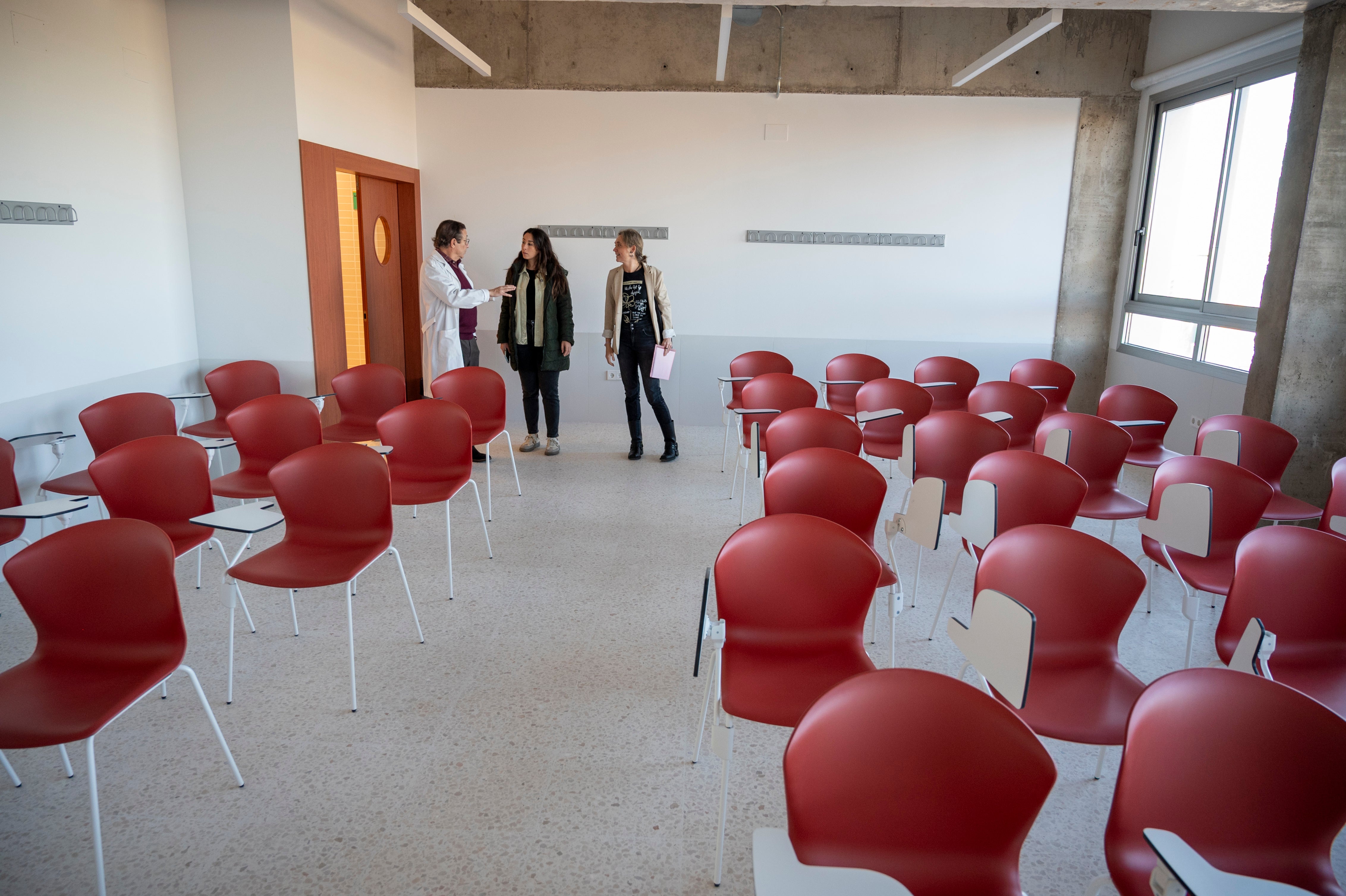 Fotos | Los estudiantes de Medicina, Enfermería y Fisioterapia estrenan las aulas de la nueva facultad