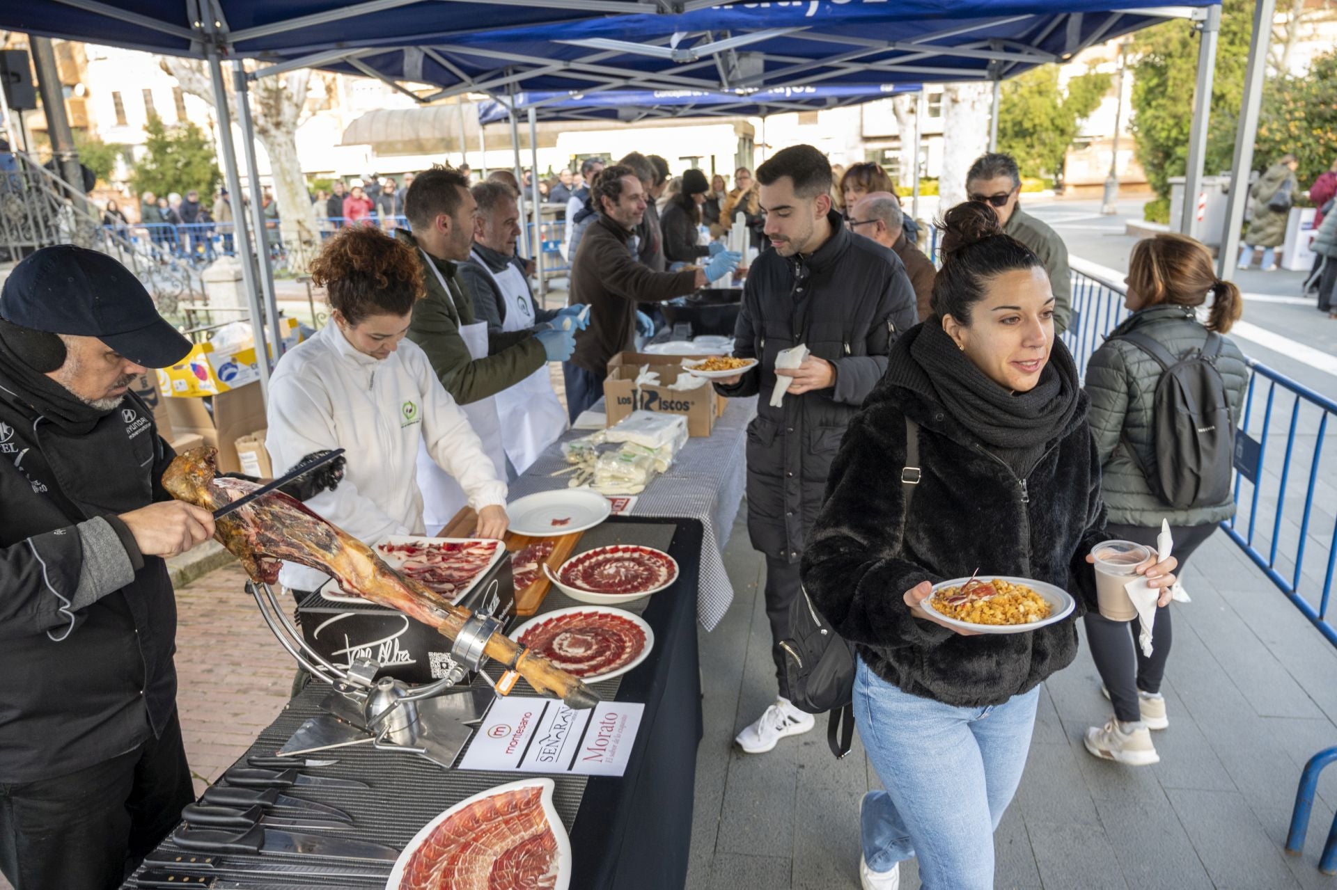 Así ha sido la degustación de las migas extremeñas más solidarias en Badajoz