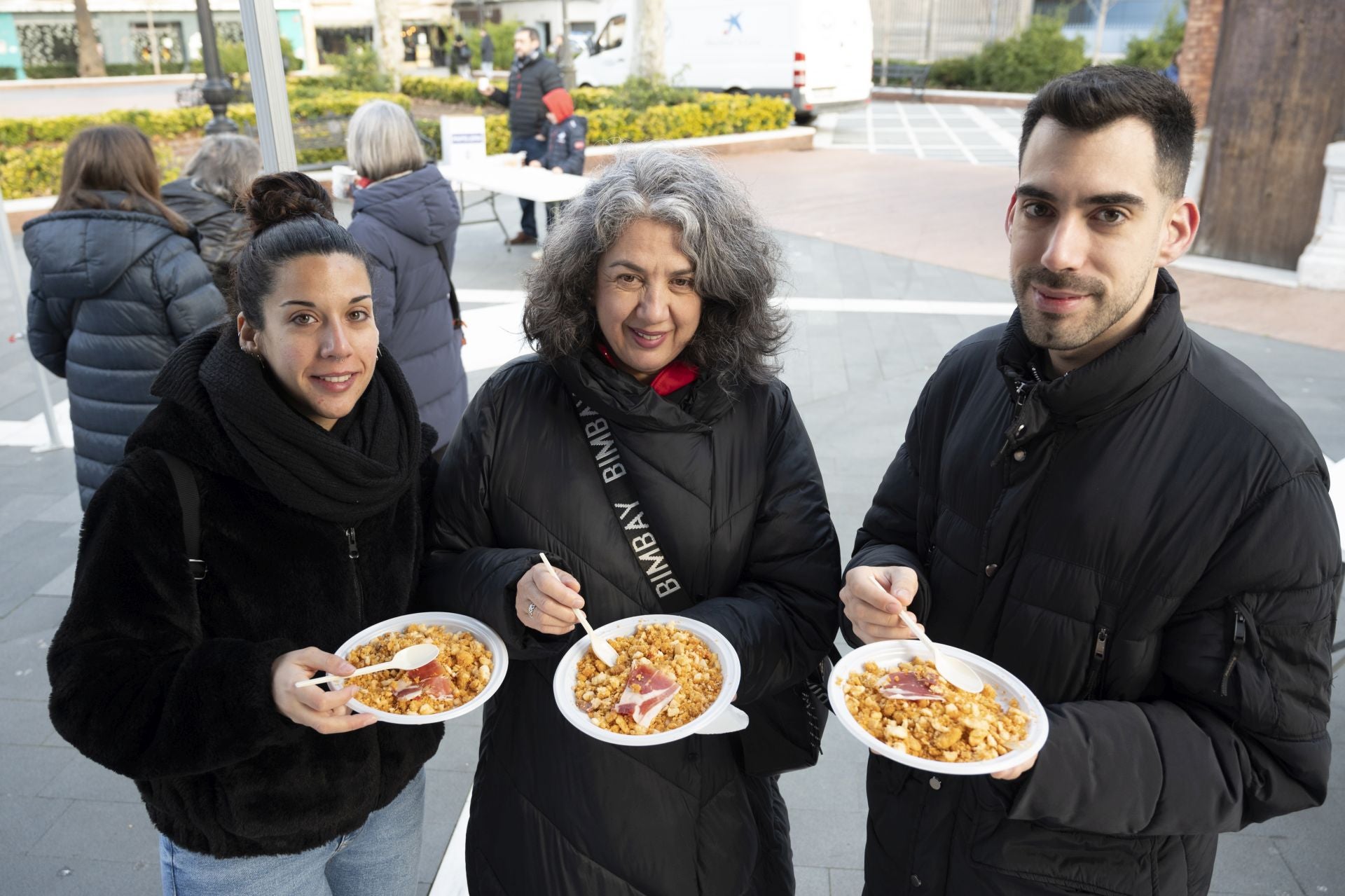 Así ha sido la degustación de las migas extremeñas más solidarias en Badajoz