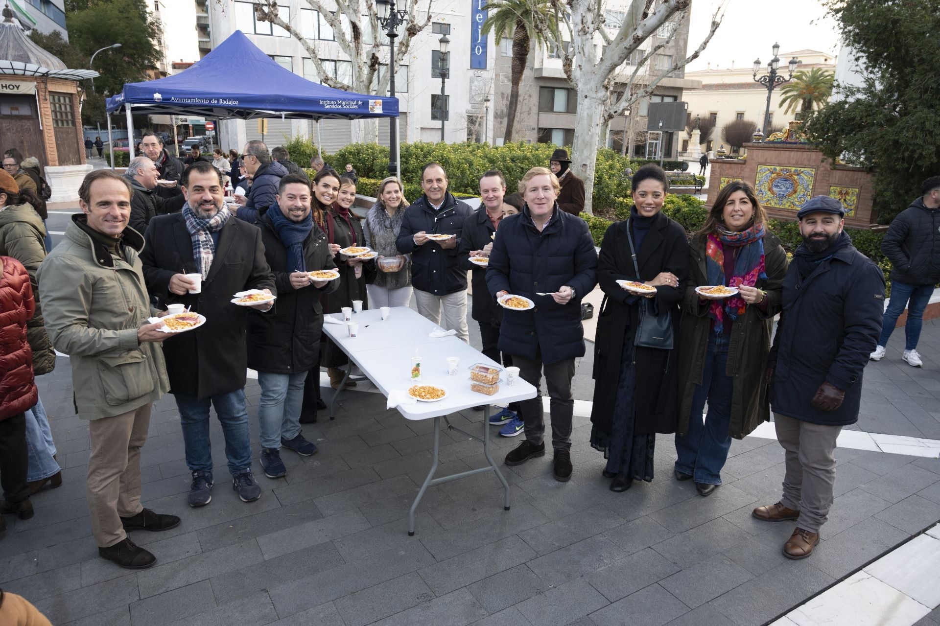 Así ha sido la degustación de las migas extremeñas más solidarias en Badajoz