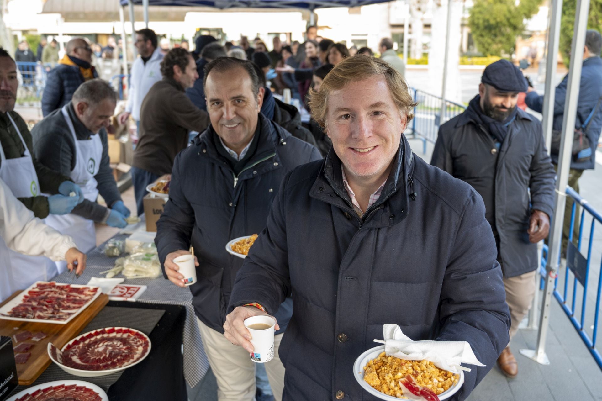 Así ha sido la degustación de las migas extremeñas más solidarias en Badajoz