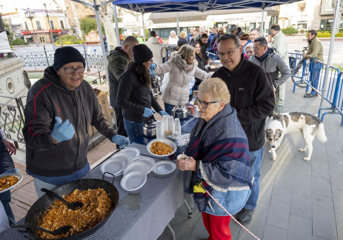 Así ha sido la degustación de las migas extremeñas más solidarias en Badajoz