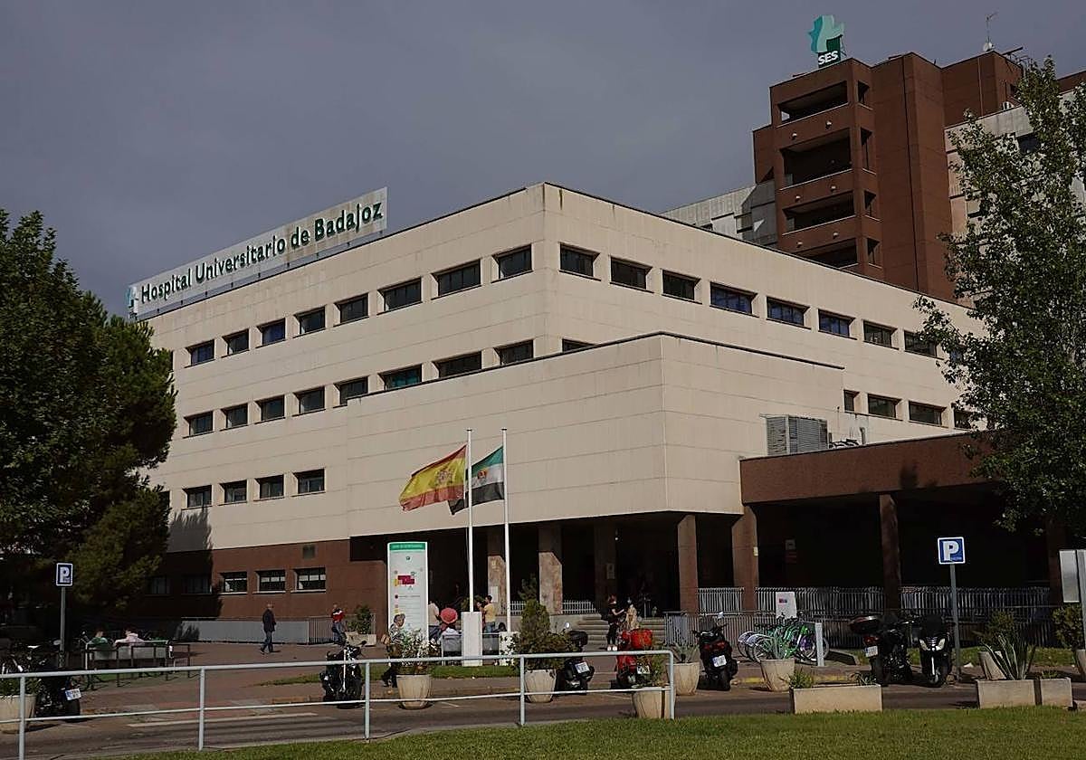 El motorista herido ha sido derivado al Hospital Universitario de Badajoz.