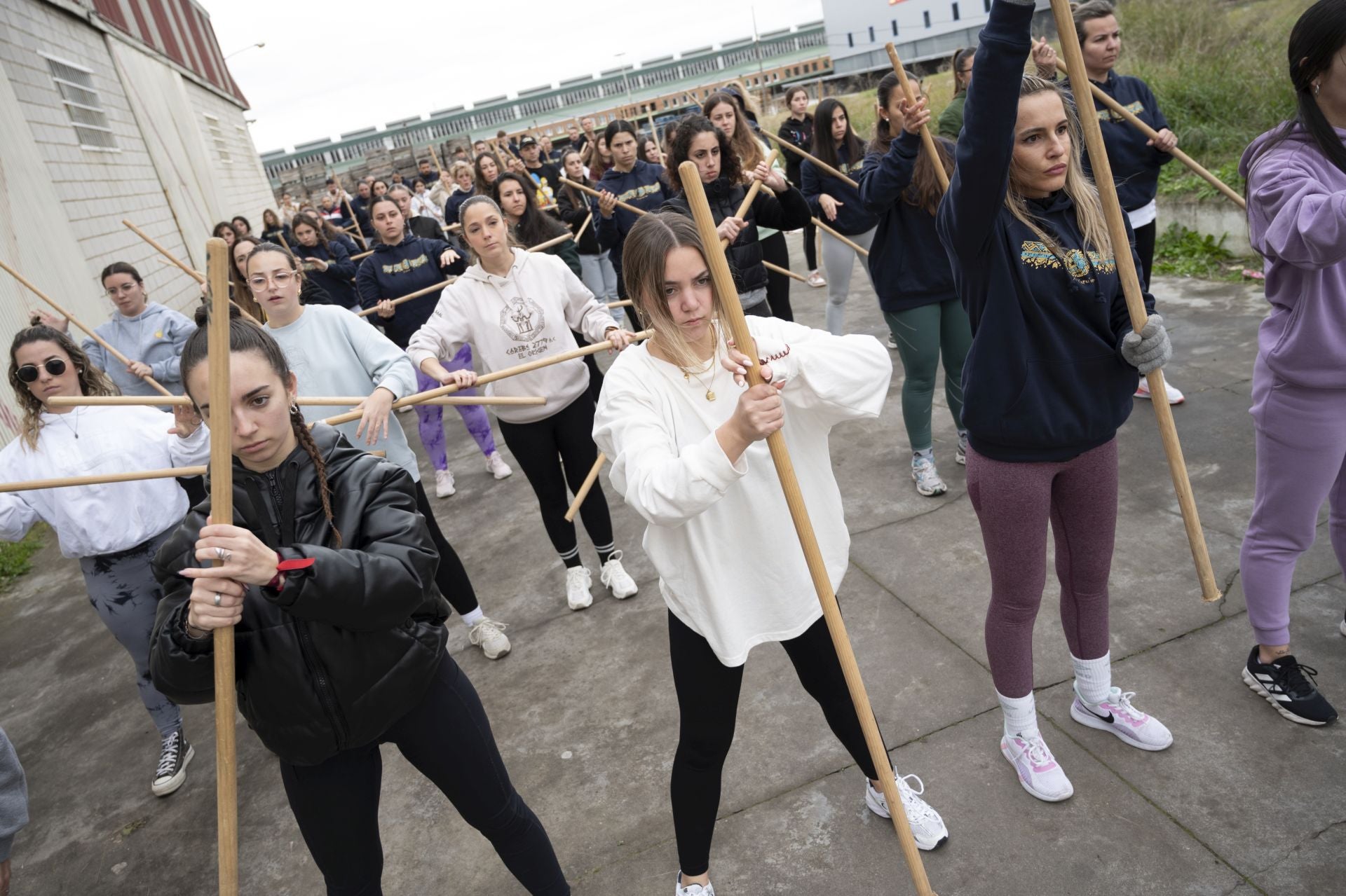 Fotos | Así son los ensayos de las comparsas del Carnaval de Badajoz