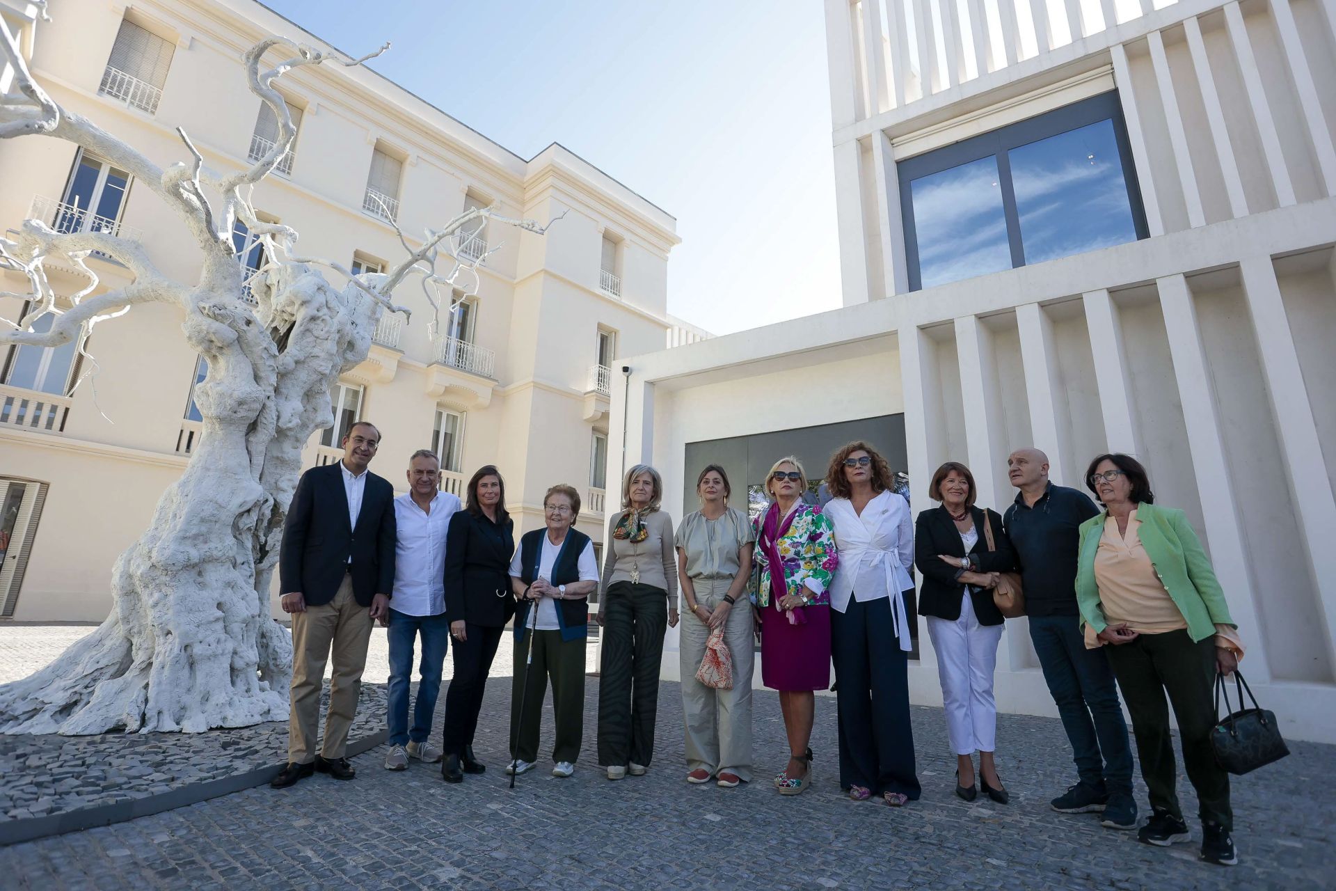 Con autoridades y la Asociacin de Amigos del Museo en 2023
