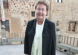 Helga de Alvear, en la parte antigua de Cáceres.