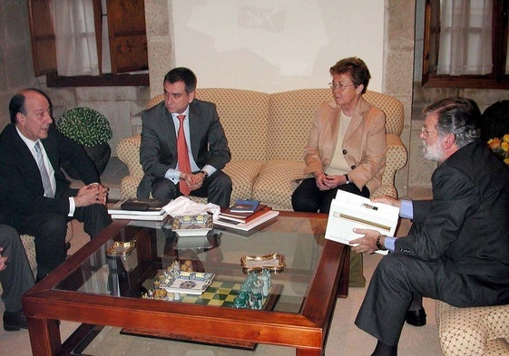 Reunión de Helga de Alvear con Juan Carlos Rodríguez Ibarra, José María Viñuela y José Polo.