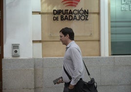 El hermano del presidente del Gobierno, David Sánchez, entra en la Diputación de Badajoz.