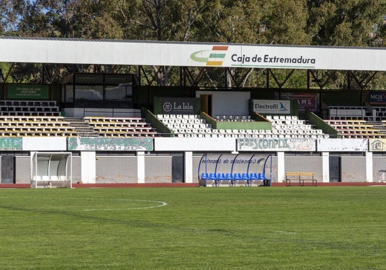 El césped natural del estadio acogerá el domingo el último partido de su historia