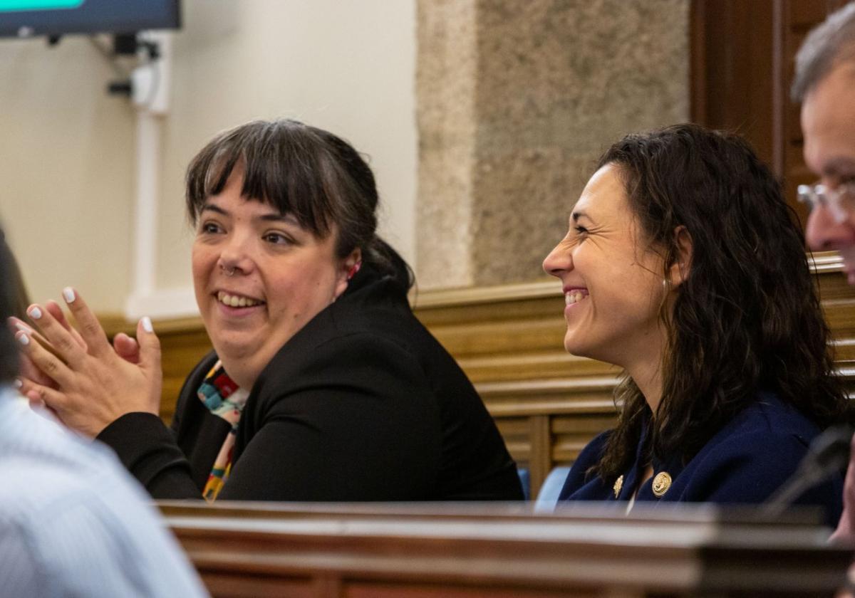 Elena Mejías, a la izquierda, junto a su compañera Mavi Mata.