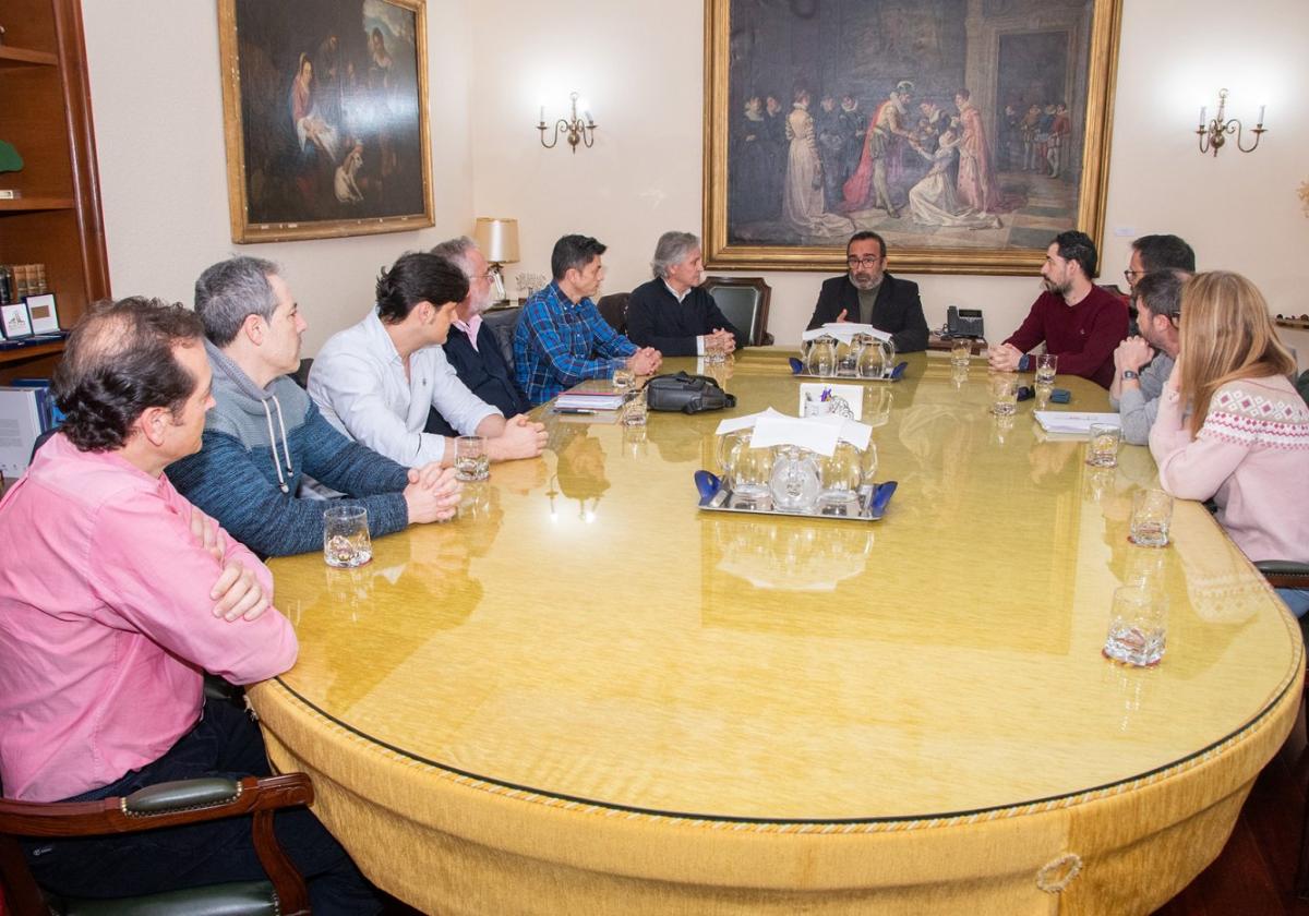 Reunión del comité de empresa de la central con Morales ayer.