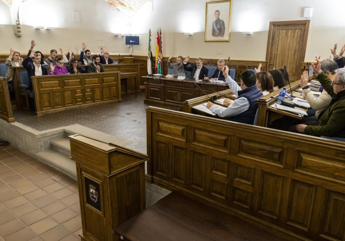 La falta de apoyo de Vox en el presupuesto regional se traslada también a Plasencia