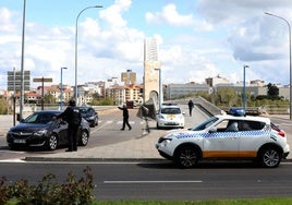 Control de la Policía Local de Mérida en el puente de Lusitania.