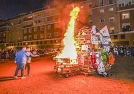 Las Candelas de la margen derecha en Badajoz, en imágenes