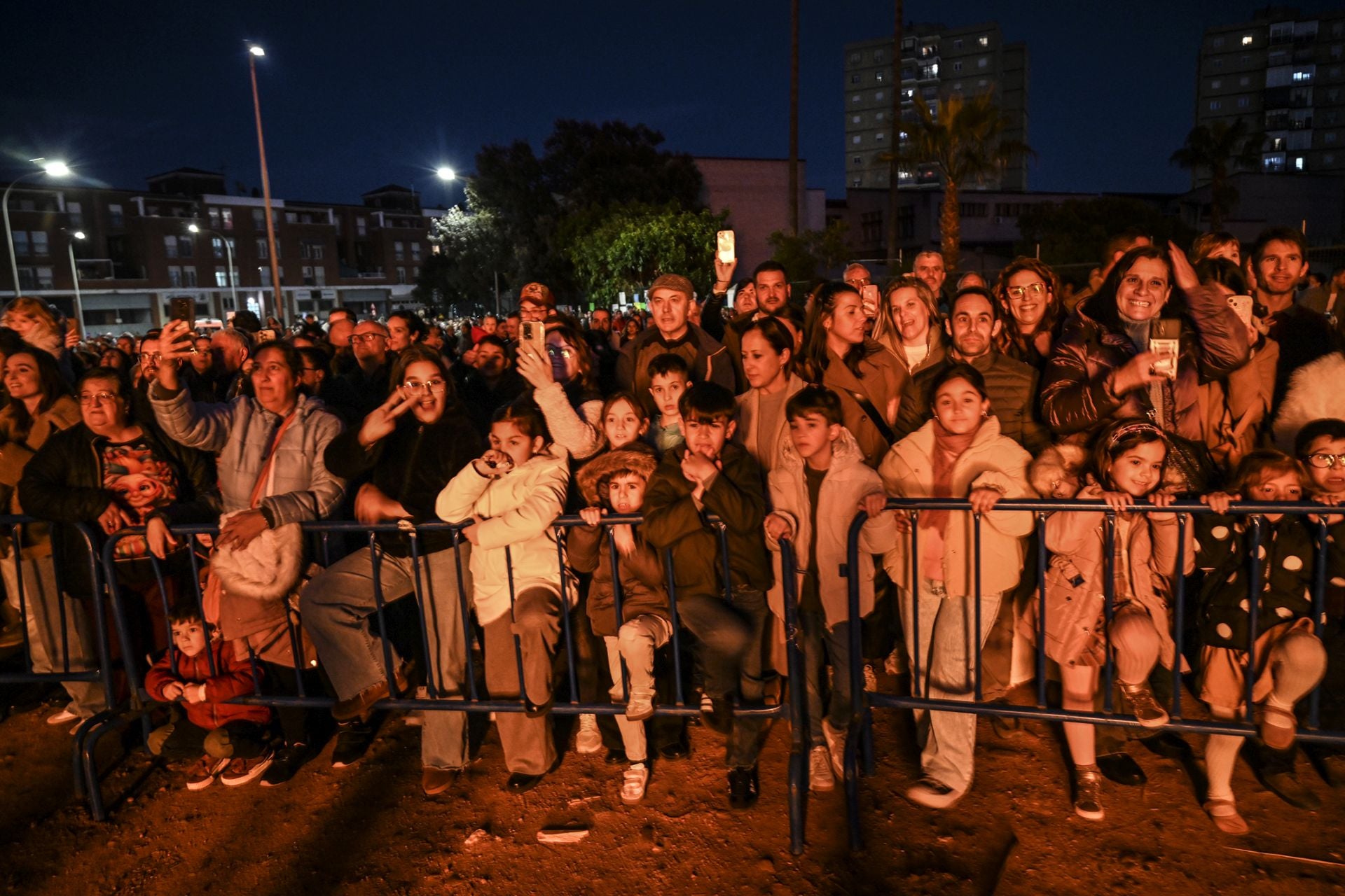 Las Candelas de la margen derecha en Badajoz, en imágenes