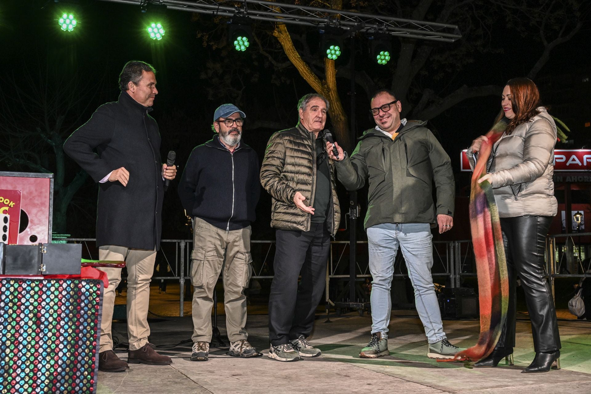 Las Candelas de la margen derecha en Badajoz, en imágenes