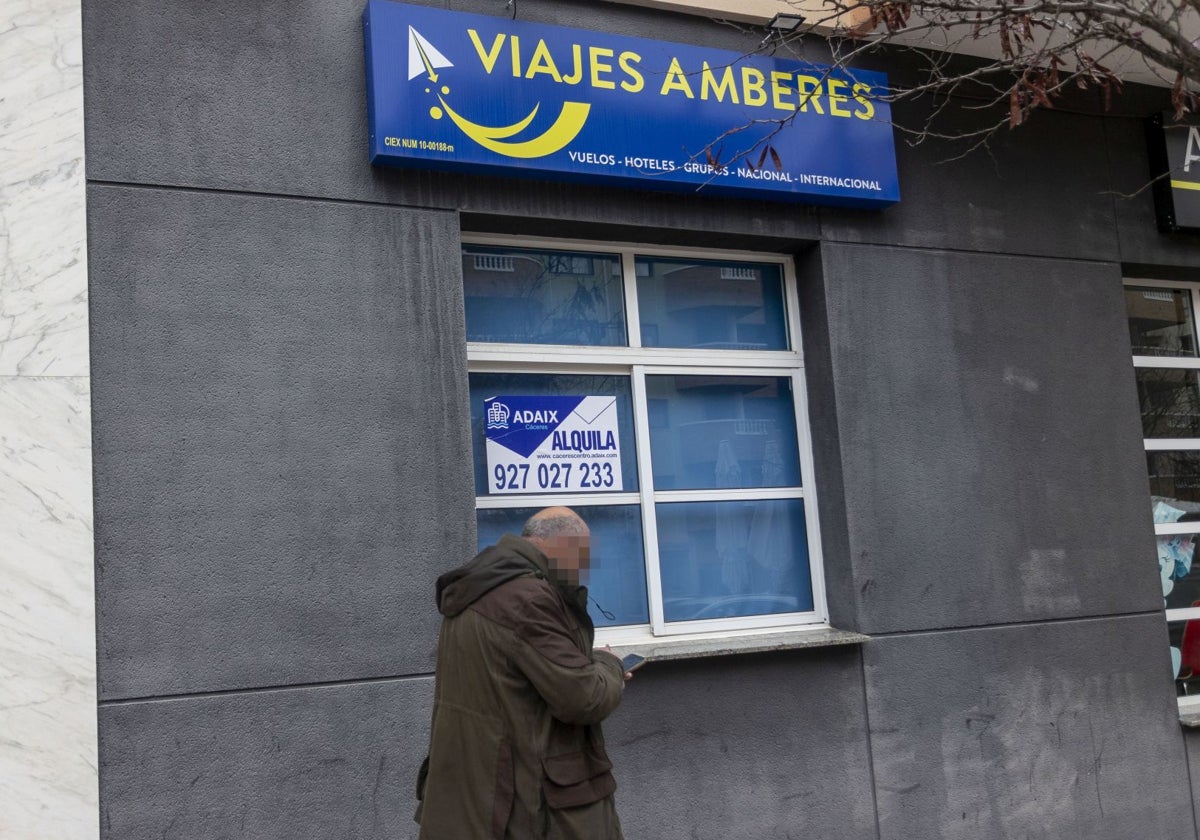 La agencia lleva meses cerrada y en el local que ocupaba ya hay otro negocio.