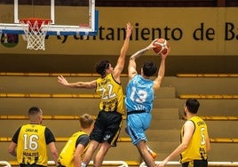 Partido entre el Baloncesto Badajoz y el GuadaluPe.