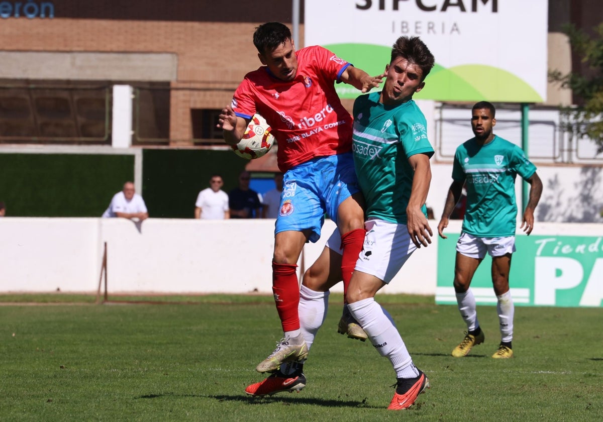 Lance del partido de la primera vuelta entre el Villanovense y la Minera.