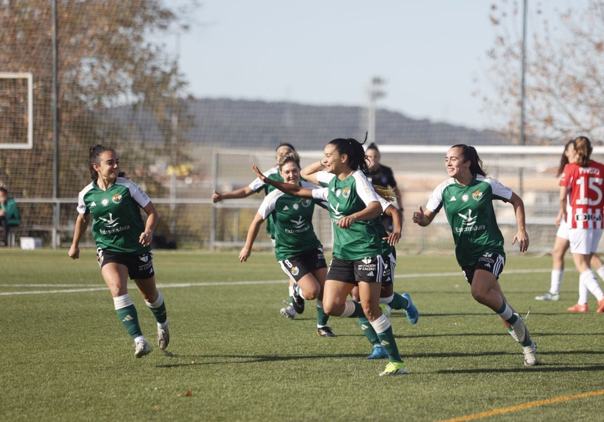 Las jugadoras del Cacereño Femenino celebran uno de los tantos ante el Athletic en los octavos de la Copa.