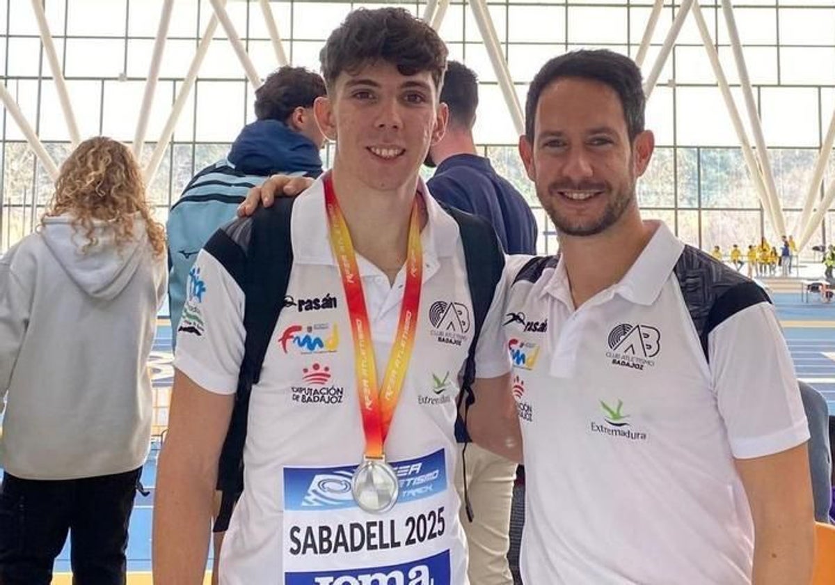 David García Zurita junto a su entrenador Luis Carretero.