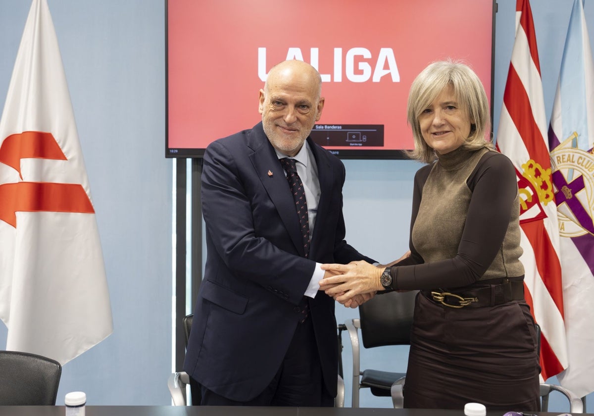 Victoria Bazaga y Javier Tebas, en la sede de LaLiga para la firma del convenio.