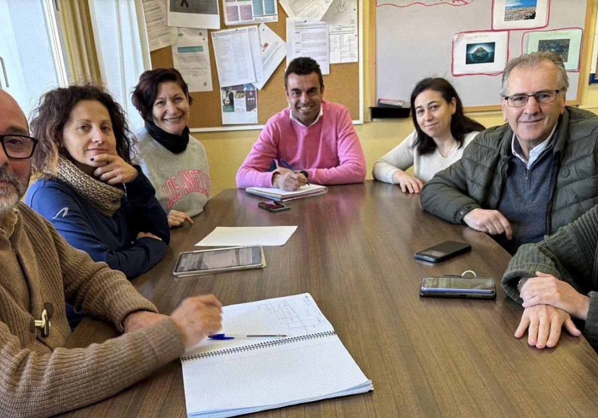 Miembros de la plataforma reunidos.